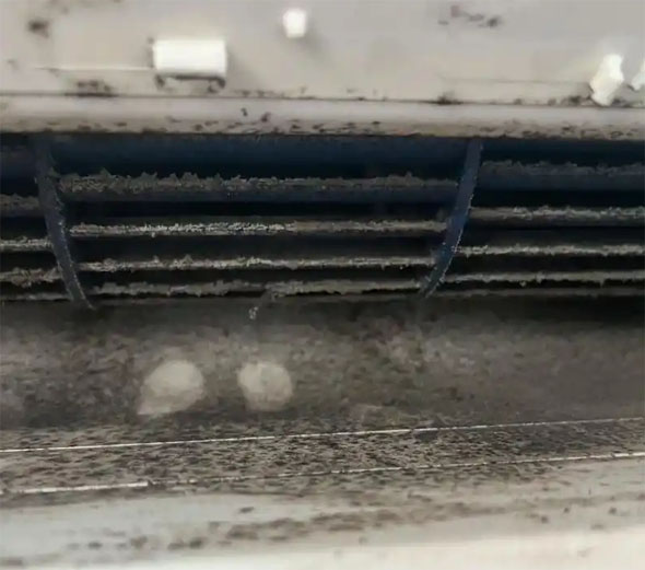 苍梧空调吹的风有股烧焦味是怎么回事